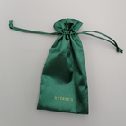 Το πράσινο δώρο Drawstring υφάσματος σατέν κεντητικής τοποθετεί το μέγεθος 7x9cm σε σάκκο
