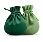 Το πράσινο δώρο Drawstring υφάσματος τοποθετεί τις μικρές στρογγυλές τσάντες κοσμήματος βελούδου σε σάκκο