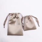 Προσαρμοσμένες τσάντες σακουλών Drawstring σατέν περουκών σκόνης δώρων κοσμήματος μικρές συσκευάζοντας με το χρυσό λογότυπο